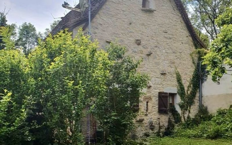 1625 - MAISON QUERCYNOISE AVEC PISCINE SUR ENVIRON 4000M² TRÈS PROCHE DE FIGEAC LOT.