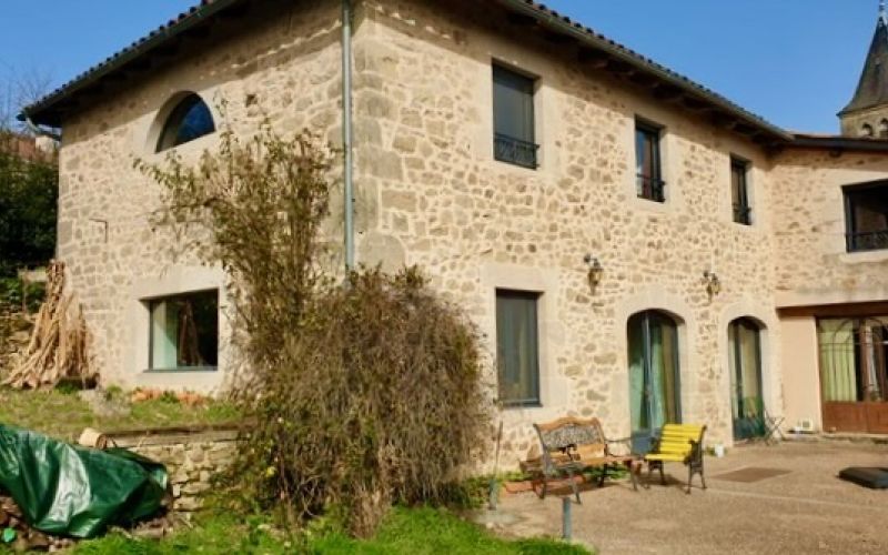 1589 - GRANDE ET BELLE GRANGE RÉNOVÉE DE 260 m2 HABITABLES , AVEC PISCINE,  SUR 4637 m2 ,PARFAIT POUR CHAMBRES D'HOTES , AUX ENVIRONS DE FIGEAC (LOT) NORD