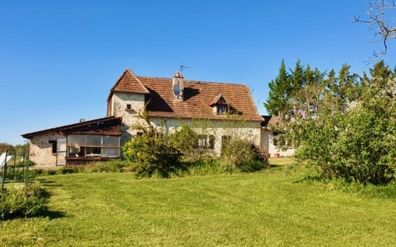 1595 - JOLIE MAISON QUERCYNOISE  ANNEES 1800, AVEC PISCINE SUR 3500 M2 AUX ENVIRONS DE FIGEAC (LOT) COTE OUEST