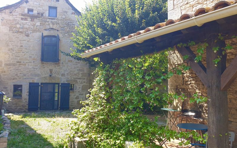 1555 - MAGNIFIQUE MAISON DE CHARME ET SON GITE INDÉPENDANT , AVEC PISCINE DANS UN  PARC ARBORÉ AUX ENVIRONS DE FIGEAC (LOT) COTÉ AVEYRON