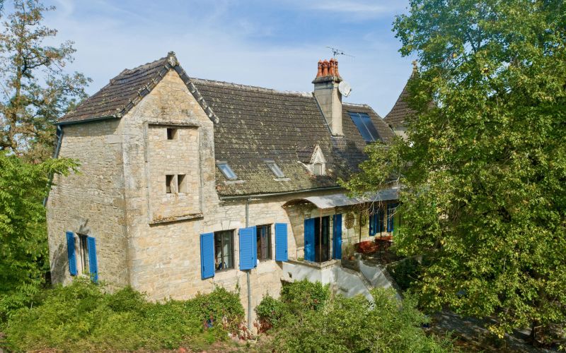 1626 - RAVISSANTE MAISON EN PIERRES AVEC PIGEONNIER TYPIQUE QUERCY,  PISCINE, 5 CHAMBRES, À QUELQUES KILOMETRES DE FIGEAC (LOT)