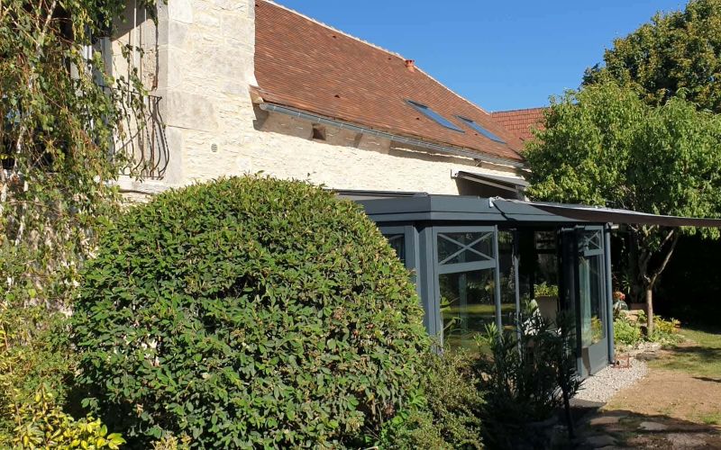 1623 -  MAGNIFIQUE PROPRIÉTÉ AUX PRESTATIONS DE QUALITÉ, DANS UN ENVIRONNEMENT CALME ET PRÉSERVÉ, AVEC BEL ESPACE PISCINE, À SEULEMENT 9 MINUTES DE LIVERNON ET 29 MINUTES DE FIGEAC.
