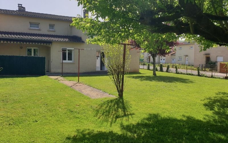 1607 - MAISON AVEC JARDIN  AU COEUR DE LACAPELLE MARIVAL (LOT)