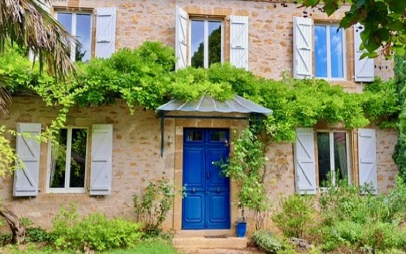 1504 - RAVISSANTE MAISON DE MAITRE RESTAURÉE, DANS UN VILLAGE DE CARACTÈRE, AVEC JARDIN , GARAGE, FOUR À PAIN, AUX PORTES DE FIGEAC (LOT)