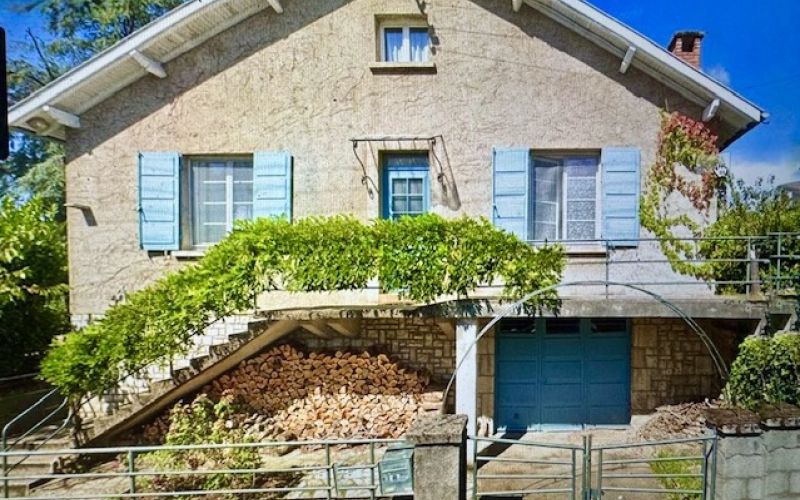 1598 - RAVISSANTE MAISON ANNÉES 50, RENOVÉE, AVEC JARDIN  ET GARAGE, CENTRE VILLE DE FIGEAC (LOT)
