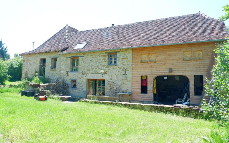 1305 - RAVISSANTE MAISON EN PIERRES AVEC EXTENSION BOIS AUX ENVIRONS DE FIGEAC SUD (LOT)