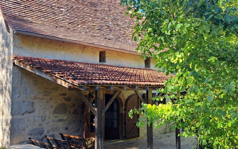 1625 - MAISON QUERCYNOISE AVEC PISCINE SUR ENVIRON 4000M² TRÈS PROCHE DE FIGEAC LOT.