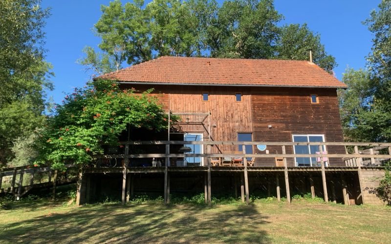 1547 -  MAISON  BARDAGE BOIS, CHARPENTE DOUGLAS, CONSTRUCTION 2008, SUR 6814 m2, AU CALME, A 400 m DU CHEMIN DE COMPOSTELLE, TRES PROCHE DE FIGEAC (LOT)