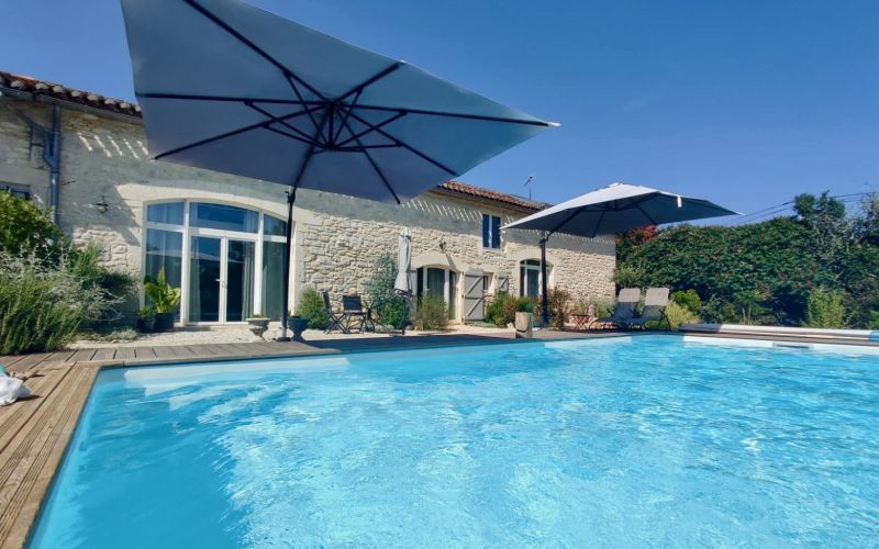 1617 - DOMAINE DE CHARME AVEC GITE/CHAMBRES D'HOTES, PISCINE AU SEL, DEPENDANCES, PUITS,  AUX ENVIRONS DE CAJARC ET CAHORS (LOT)