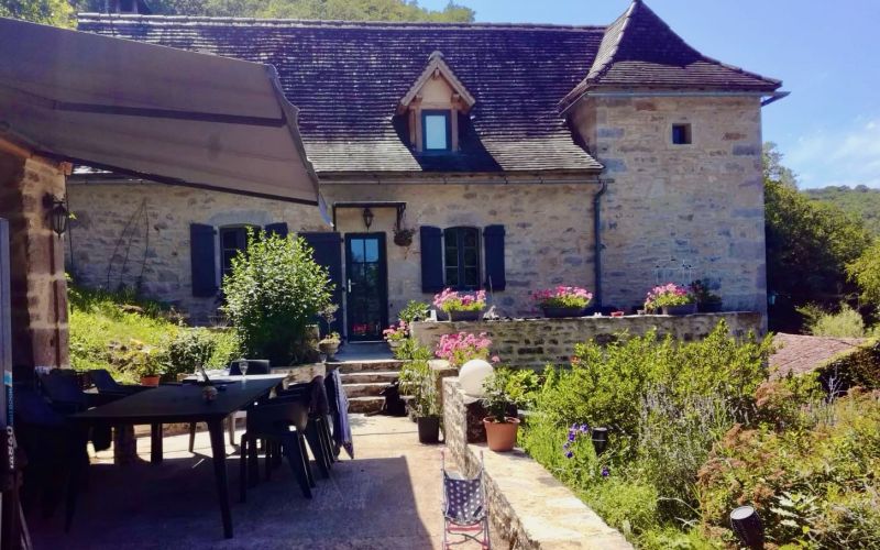 1582 - MAISON DE CARACTÈRE XVIIIe , DANS UN CADRE EXCEPTIONNEL , EN PLEINE NATURE, VALLEE DU CÉLÉ, SUR 8529 m2 DE TERRAIN, PROCHE DE FIGEAC (LOT)