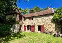 1503 - JOLIE MAISON QUERCYNOISE, PIERRES ET COLOMBAGES, AVEC PISCINE, DANS UN ENVIRONNEMENT CALME ET PRESERVÉ, PROCHE DE FIGEAC (LOT)