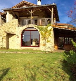 1083 - RAVISSANTE MAISON EN PIERRES AVEC PISCINE ET VUE, AUX ENVIRONS DE FIGEAC (LOT)