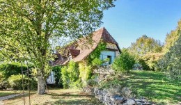 1500 - MAISON DE CARACTERE, STYLE LONGÈRE , ET SA DEPENDANCE, AVEC PISCINE, SUR 5700 M2 DE TERRAIN, AUX ENV DE FIGEAC (LOT)