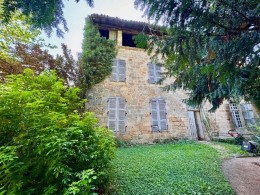 1505 - MAISON XVIIIe ET SON ANNEXE,  A RESTAURER , DANS UN BEAU PARC ARBORE, AU COEUR DU CENTRE HISTORIQUE DE FIGEAC (LOT)