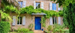 1504 - RAVISSANTE MAISON DE MAITRE RESTAURÉE, DANS UN VILLAGE DE CARACTÈRE, AVEC JARDIN , GARAGE, FOUR À PAIN, AUX PORTES DE FIGEAC (LOT)