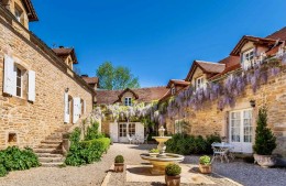 1565 - MAGNIFIQUE DEMEURE DU XVIIIe SIECLE, AVEC TROIS AILES INDÉPENDANTES, POUR GITES OU FAMILLE,   PISCINE ET PARC ARBORÉ SUR 6800 m2 DE TERRAIN, PROCHE CAJARC ET VILLENEUVE, COTÉ AVEYRON 