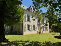 1511 - ELEGANTE MAISON DE MAITRE DANS UN VILLAGE TOUS COMMERCES, AU COEUR DU PARC NATIONAL DES CAUSSES, PROCHE DE FIGEAC (LOT )