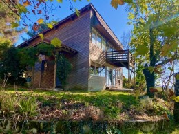 1518 - MAISON  BIO CLIMATIQUE, BASSE CONSOMMATION,  AVEC VUE SUPERBE, SUR UN HECTARE, PROCHE DE FIGEAC (LOT)