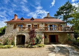 1498 - RAVISSANTE MAISON QUERCYNOISE AVEC SA PISCINE ET SON PARC, DANS UN VILLAGE DE CHARME, SUR LE CHEMIN DE COMPOSTELLE, PROCHE FIGEAC (LOT)