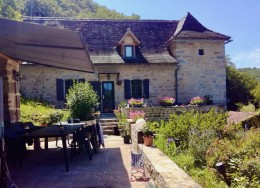 1582 - MAISON DE CARACTÈRE XVIIIe , DANS UN CADRE EXCEPTIONNEL , EN PLEINE NATURE, VALLEE DU CÉLÉ, SUR 8529 m2 DE TERRAIN, PROCHE DE FIGEAC (LOT)