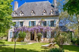 1502 - MAGNIFIQUE MANOIR AVEC SON RUISSEAU,  SA PISCINE ET SES DEPENDANCES DE CARACTÈRE, DANS UN PARC ARBORÉ DE PLUS DE 5 HECTARES, AUX ENVIRONS DE FIGEAC