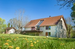 1590 - MAGNIFIQUE GRANGE RÉNOVÉE , RESTAURATION DE QUALITÉ,  MELANGE RÉUSSI DE MODERNE ET D' ANCIEN , SUR 3600 m2 DE TERRAIN, AUX ENVIRONS DE FIGEAC (LOT)