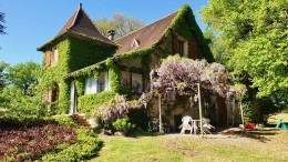 1601 - BELLE PROPRIETE AVEC DÉPENDANCES GITE ET PISCINE DANS UN SUPERBE PARC ARBORÉ  , TRES PROCHE DE FIGEAC (LOT)