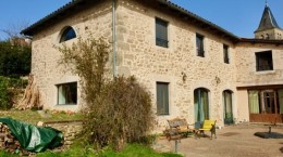 1589 - GRANDE ET BELLE GRANGE RÉNOVÉE DE 260 m2 HABITABLES , AVEC PISCINE,  SUR 4637 m2 ,PARFAIT POUR CHAMBRES D'HOTES , AUX ENVIRONS DE FIGEAC (LOT) NORD
