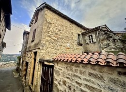 1611 - MAISON DE CARACTERE A RENOVER ENTIEREMENT , DANS LE MAGNIFIQUE VILLAGE DE CAPDENAC LE HAUT (LOT)