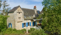1626 - RAVISSANTE MAISON EN PIERRES AVEC PIGEONNIER TYPIQUE QUERCY,  PISCINE, 5 CHAMBRES, À QUELQUES KILOMETRES DE FIGEAC (LOT)
