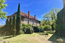 1491 - GRANDE PROPRIETE AGRICOLE, HAMEAU COMPLET,  AVEC BELLES MAISONS DE MAITRES ET GRANDES DÉPENDANCES, ETANG, FERME SUR PLUS DE 31 HA , ISOLÉE, AUX ENVIRONS DE FIGEAC ET CAJARC (LOT)