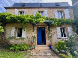 1504 - RAVISSANTE MAISON DE MAITRE RESTAURÉE, DANS UN VILLAGE DE CARACTÈRE, AVEC JARDIN , GARAGE, FOUR À PAIN, AUX PORTES DE FIGEAC (LOT)