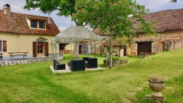 1546 -  ANCIEN CORPS DE FERME DATANT DE 1800, RESTAURÉ, AUX ENVIRONS DE MARCILHAC (LOT) SUR PLUS DE 4 HA , AVEC DEPENDANCES