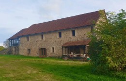 1579 - MAGNIFIQUE GRANGE RESTAURÉE, DATANT DE 1900, EN PIERRES, AUX ENVIRONS DE FIGEAC (LOT)