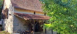 1625 - MAISON QUERCYNOISE AVEC PISCINE SUR ENVIRON 4000M² TRÈS PROCHE DE FIGEAC LOT.                                                                                                                                                                           