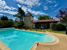 1498 - RAVISSANTE MAISON QUERCYNOISE AVEC SA PISCINE ET SON PARC, DANS UN VILLAGE DE CHARME, SUR LE CHEMIN DE COMPOSTELLE, PROCHE FIGEAC (LOT)