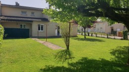 1607 - MAISON AVEC JARDIN  AU COEUR DE LACAPELLE MARIVAL (LOT)