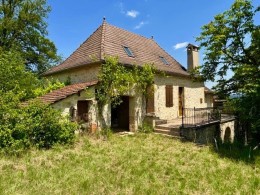 1490 - RAVISSANTE MAISON QUERCYNOISE SUR PLUS DE 10 HECTARES, VUE SUPERBE, TRES BEL ENVIRONNEMENT,  PROCHE DE FIGEAC (LOT)