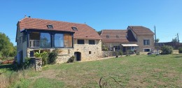 1622-SUPERBE ENSEMBLE EN PIERRES COMPRENANT UNE GRANGE ENTIÈREMENT RENOVÉE EN LOFT ET SA MAISON SUR 3HA TRÈS PROCHE DE FIGEAC