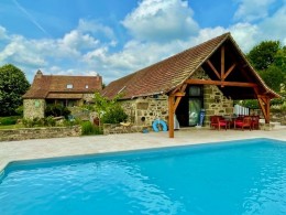 1541 - ENSEMBLE QUERCYNOIS DE CHARME COMPRENANT UNE MAISON EN PIERRE, UNE ANCIENNE GRANGE RÉNOVÉE, PISCINE CHAUFFÉE, PUITS, FOUR À PAIN , ATELIER, SUR PLUS D'UN HECTARE DE TERRAIN, AVEC VUE PANORAMIQUE , PROCHE FIGEAC (LOT)