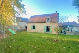 1517 - JOLIE  MAISON EN PIERRES RÉNOVATION MODERNE , LUMINEUSE ET SA GRANGE, SUR UN TERRAIN DE 1288 m2 AUX ENVIRONS DE FIGEAC ET CAPDENAC 