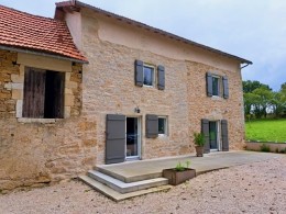 1574 - MAISON EN PIERRES , RESTAURÉE, AVEC  GRANGE , AU CALME, ISOLÉE, PROCHE DE CAJARC (LOT) ET VILLENEUVE (AVEYRON)