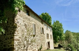 1604 - BELLE LONGERE DE CARACTERE , RENOVATION DE QUALITÉ, VUE DOMINANTE, SUR 4384 m2, AVEC PUITS ET FOUR A PAIN, A FIGEAC (LOT) 1604 - BELLE LONGERE DE CARACTERE , RENOVATION DE QUALITÉ, VUE DOMINANTE, SUR 4384 m2, AVEC PUITS ET FOUR A PAIN, A FIGEAC (LOT)