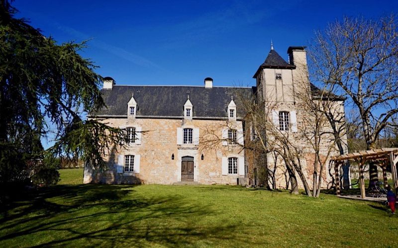 1288 - MAGNIFIQUE MANOIR XVIIe , PISCINE, ET BELLES DEPENDANCES AUX ENVIRONS DE FIGEAC (LOT)