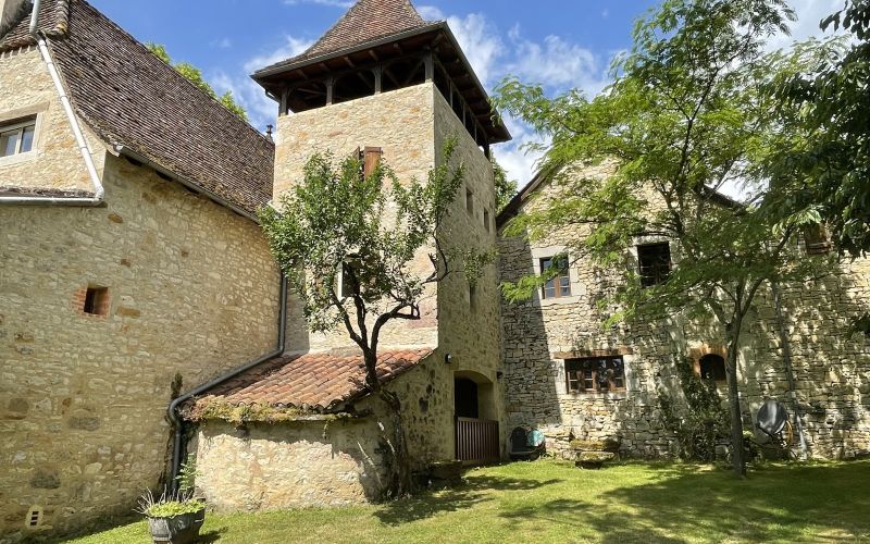 1382 - BELLE PROPRIETE DE CARACTERE, AVEC PARC ARBORE D'UN HECTARE ET DEMI ,AUX ENVIRONS DE FIGEAC (LOT)