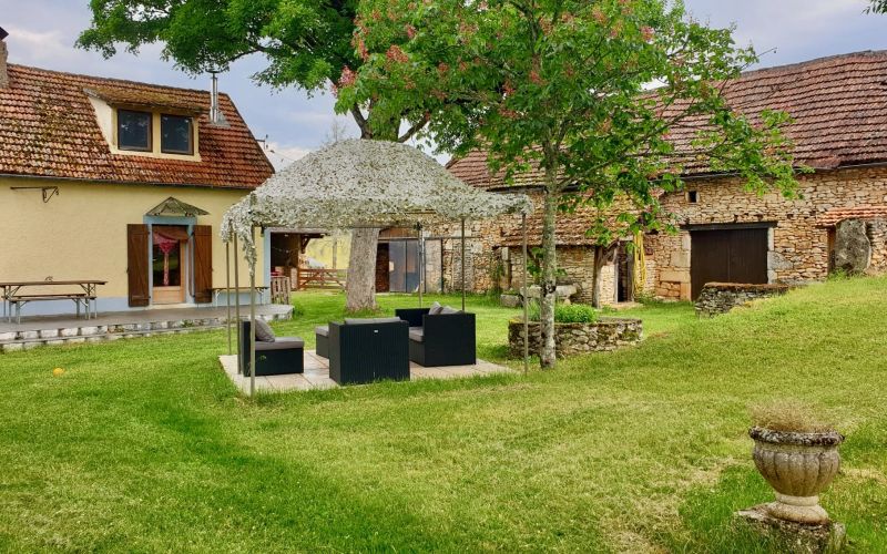 1546 -  ANCIEN CORPS DE FERME DATANT DE 1800, RESTAURÉ, AUX ENVIRONS DE MARCILHAC (LOT) SUR PLUS DE 4 HA , AVEC DEPENDANCES