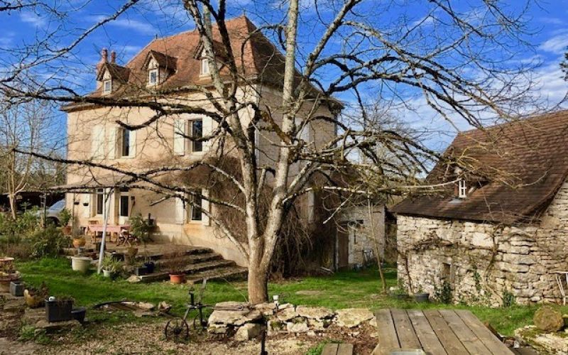 1280 - AUTHENTIQUE HAMEAU DU CAUSSE AVEC 19 HA DE TERRAINS, AUX ENVIRONS DE FIGEAC (LOT)