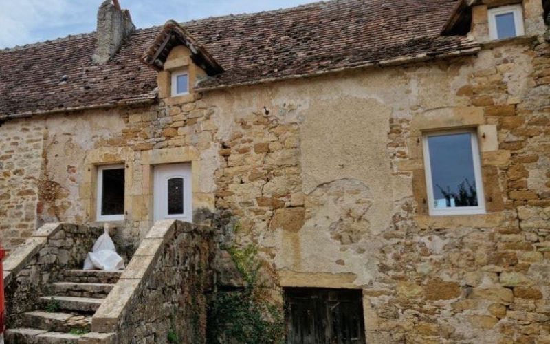 1472 - MAISON QUERCYNOISE DE CHARME,  EN PIERRES , AVEC SA GRANGE, AUX ENVIRONS DE FIGEAC  COTE AVEYRON