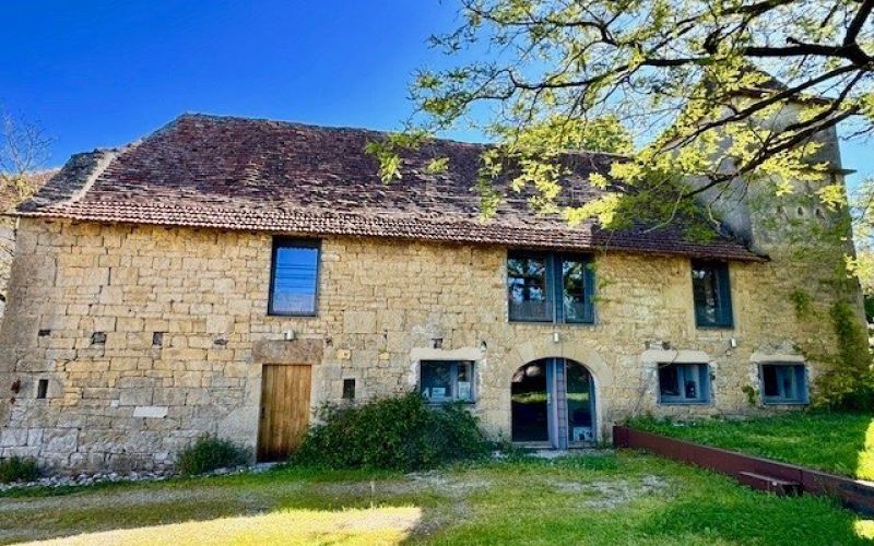 1488  - RAVISSANTE MAISON DE CHARME EN PIERRES AVEC PIGEONNIER , RENOVEE PAR ARCHITECTE, A DIX MINUTES DE FIGEAC, AU SUD, VERS AVEYRON