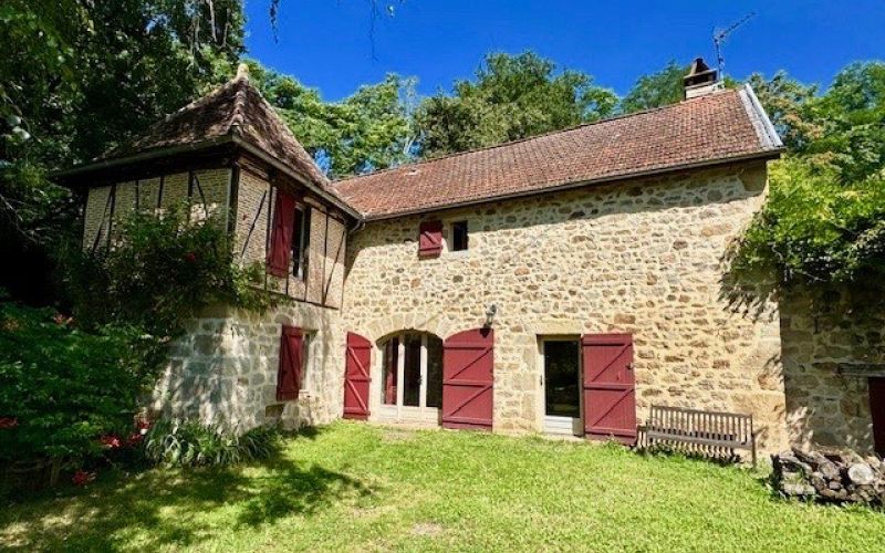 1503 - JOLIE MAISON QUERCYNOISE, PIERRES ET COLOMBAGES, AVEC PISCINE, DANS UN ENVIRONNEMENT CALME ET PRESERVÉ, PROCHE DE FIGEAC (LOT)